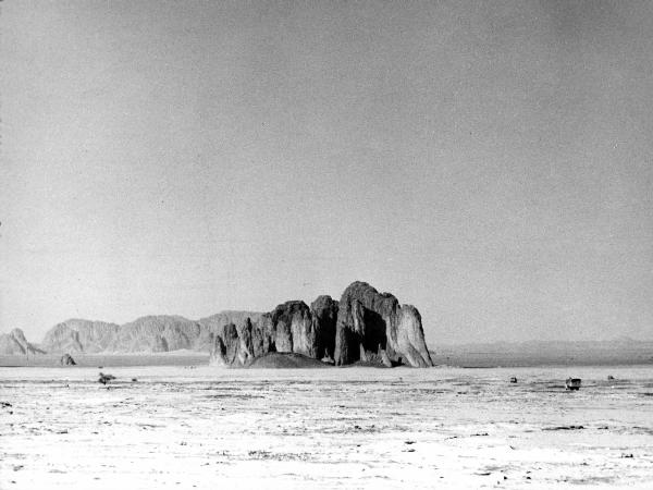 Sahara - deserto -uomini- rocce