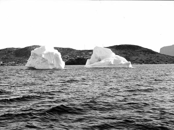 Groenlandia occidentale - Nord dell'Oceano Atlantico - Baia di Baffin - Comune di Qaasuitsup - Villaggio - Uummannaq? - Icebergs