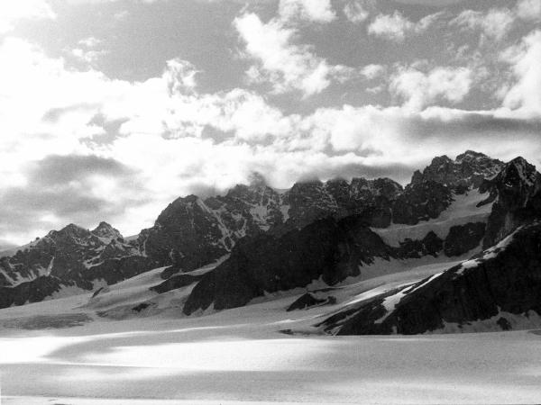Groenlandia orientale - Mare di Groenlandia - Kong Oscar Fjord - Scoresby Land - Alpi Stauning - Ghiacciaio - Bersaerker - Montagne - Dansketinden - Hjornespids