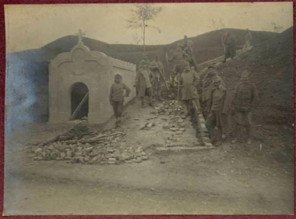 Prima Guerra Mondiale - Ritratto di gruppo maschile - Militari - Cappella - Borgoforte - Forte