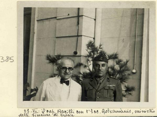 Seconda guerra mondiale - Ritratto maschile - Capitano Barilli con l'eccellenza GutzamÃ nis, ministro delle finanze della Grecia