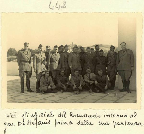 Seconda guerra mondiale - Ritratto di gruppo maschile - Militari - Gen De Stefanis con ufficiali