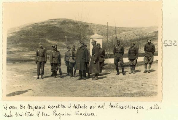Bilishti - Saluto del colonnello Schleussinger al generale De Stefanis