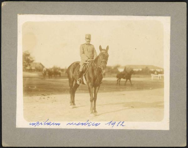 Ritratto maschile - Militare - Capitano medico a cavallo