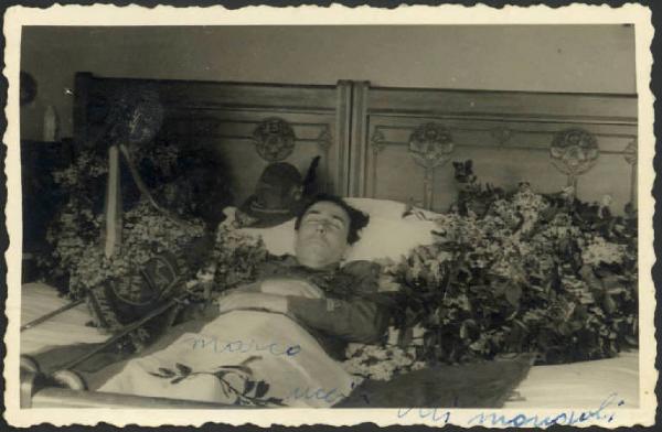Ritratto maschile - Militare - Tenente alpino sul letto di morte