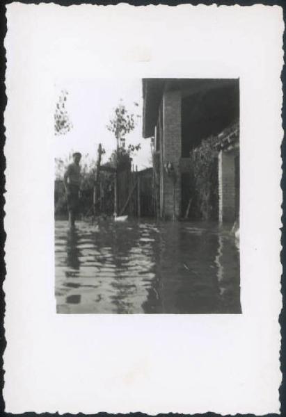 Acquanegra sul Chiese - Alluvione - Corte allagata