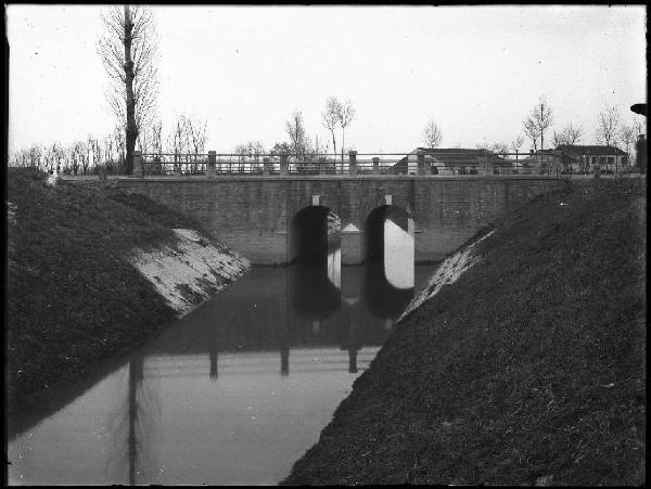 Bagnolo S. Vito, zona - Canale Bolognina - Ponte in muratura a due fornici