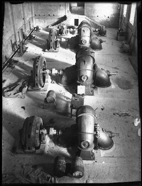 Bagnolo S. Vito - Costruzione dello stabilimento idrovoro della Travata - Impianto idrovoro - Sala macchine - Pompe installate