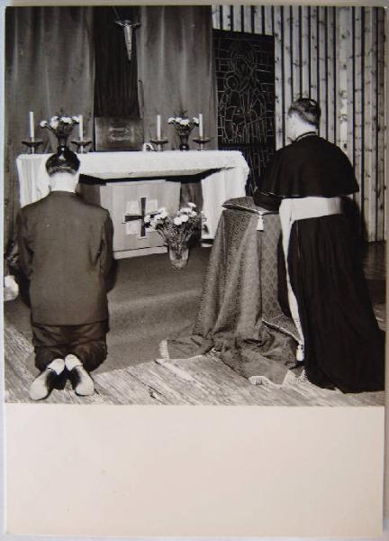 Baselga di Pinè - Colonia - Inaugurazione del nuovo padiglione - Cappella - Antonio Poma, vescovo di Mantova, in preghiera