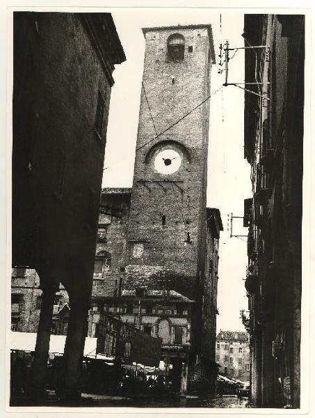 Mantova - Piazza Broletto - Torre comunale - Mercato