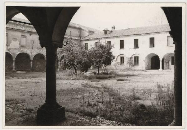 Mantova - Complesso conventuale di S. Paola - Chiostro
