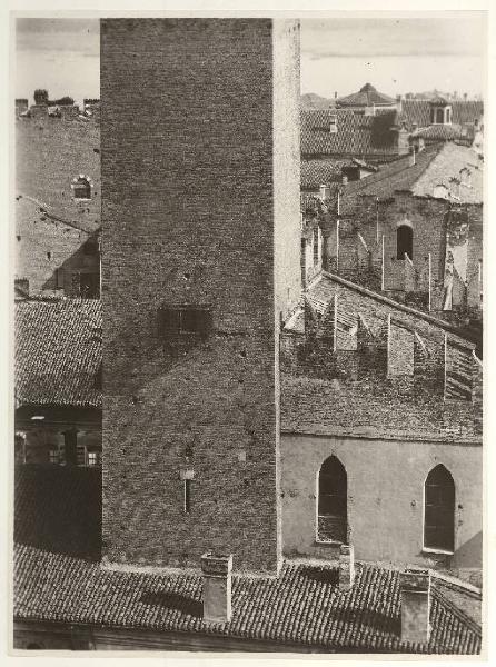 Mantova - Piazza Sordello - Torre della Gabbia - Particolare - Tetti dei Palazzi Bonacolsiani e della città medievale