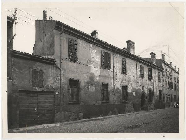 Mantova - Via Conciliazione - Vecchie case in facciata