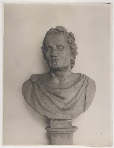 Scultura - Busto di Virgilio - Mantova - Cortile di Palazzo Ducale