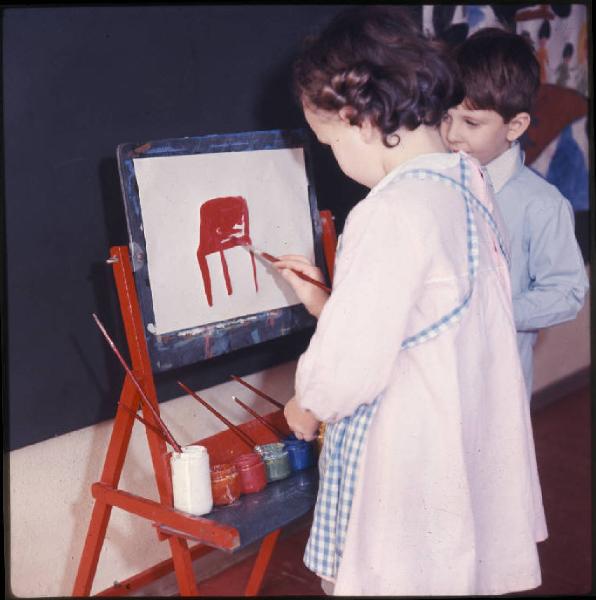 Tecnica  della pittura a tempera - Bambina in atto di dipingere