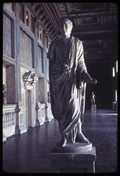 Scultura - Statua di Giovane togato - Mantova - Palazzo Ducale - Corte Nuova - Galleria della Mostra