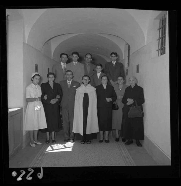 Ritratto di gruppo - Cerimonia della vestizione dei Padri Carmelitani - Mantova - Chiesa di Santa Teresa