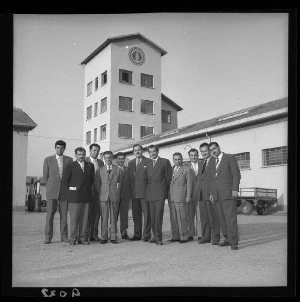 Ritratto di gruppo maschile - Delegazione di esperti jugoslavi - Mantova - Borgo Belfiore - Consorzio agrario Provinciale