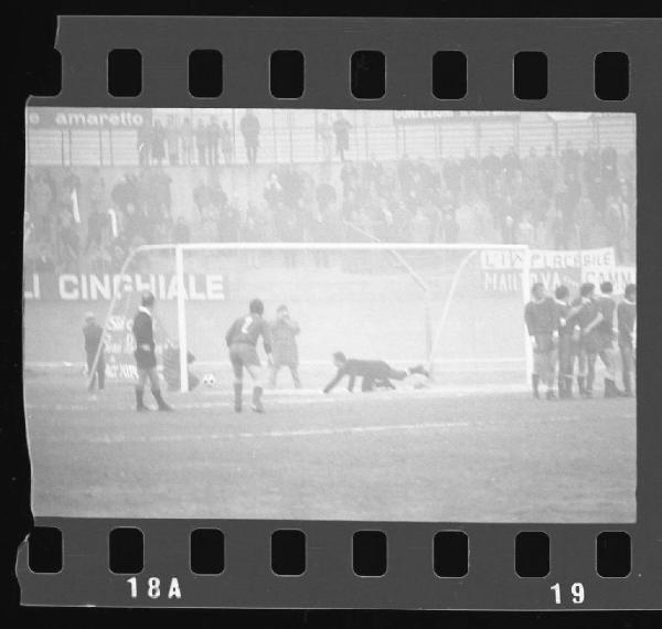Partita Mantova-Varese 1971 - Mantova - Stadio Danilo Martelli - Punizione a favore del Varese - Gol di Giorgio Morini