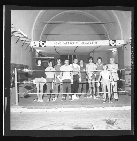 Ritratto di gruppo maschile - Pugili Boxe Mantova Tecnosalotto - Cerese - Ring del Faro della Danza