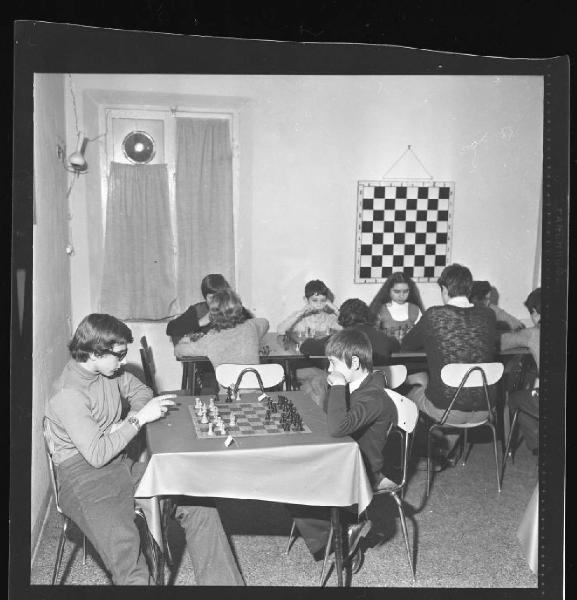 Ritratto di gruppo - Giovani scacchisti in gara - Mantova - Via Acerbi - Circolo scacchistico mantovano