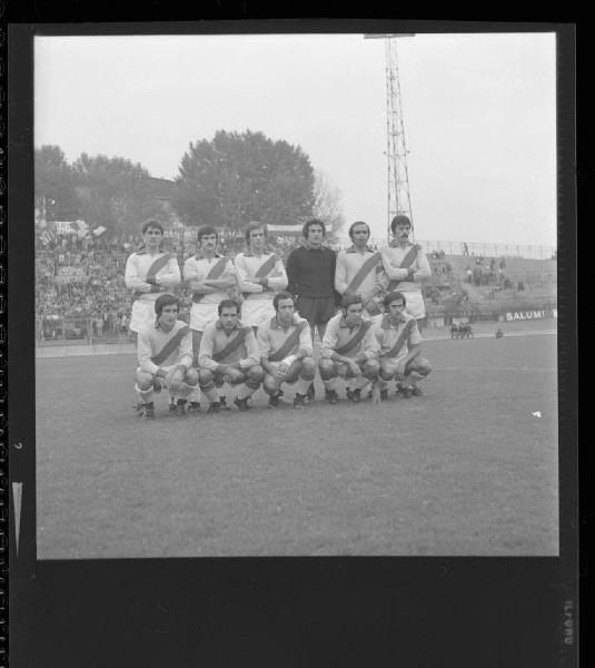 Ritratto di gruppo maschile - Partita Mantova-Clodiasottomarina1973 - Mantova - Stadio Danilo Martelli - Formazione della squadra A.C. Mantova