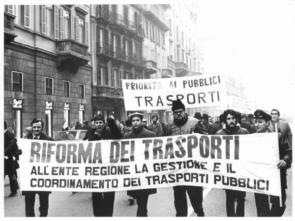 Sciopero generale nazionale per le riforme e per il contratto - Corteo in corso Venezia - Striscione sulla riforma dei trasporti - Striscioni