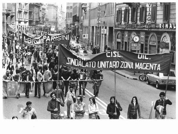 Manifestazione del primo maggio - Corteo in Corso Venezia - Spezzone lavoratori di Magenta - Striscioni - Bandiere Fim, Fiom, Uilm