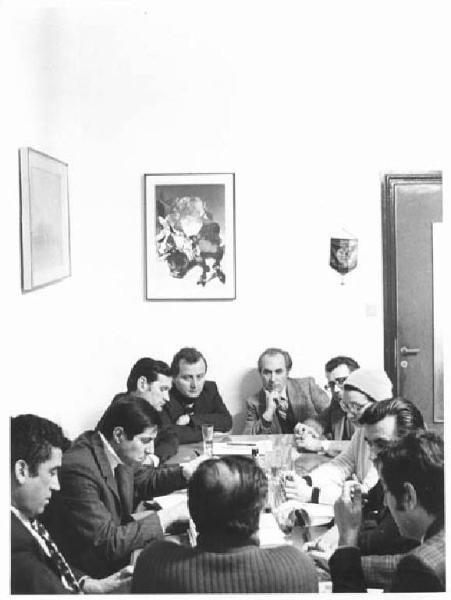 Ufficio della Fiom Provinciale - Interno - Incontro con delegazione sovietica - Al tavolo tra gli altri Leonardo Banfi e Annio Breschi - Quadri