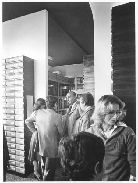 Camera del Lavoro - Locali dell'Archivio storico - Interno - Inaugurazione dell'archivio - Aldo Bonaccini con alcune persone