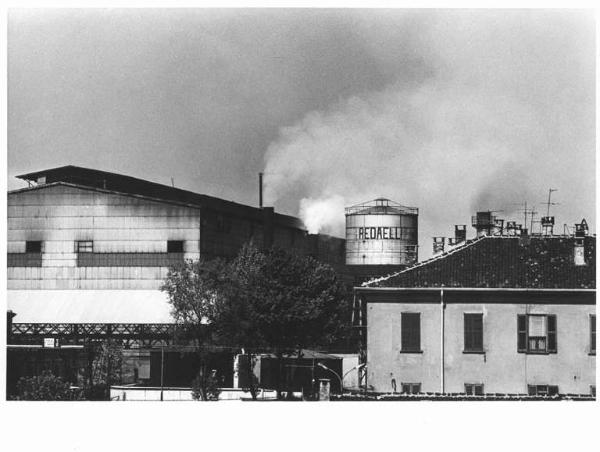 Fabbrica Redaelli - Inquinamento - Fumo - Insegna della fabbrica