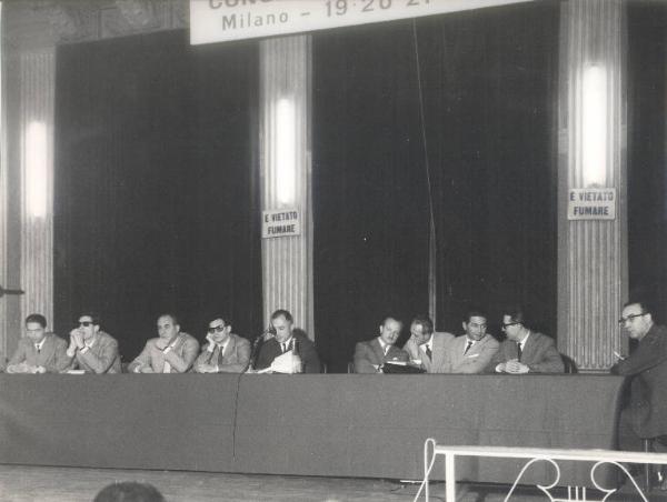 Milano - Teatro - Interno - Assemblea ospedalieri (?) - Palco - Tavolo della presidenza con oratori