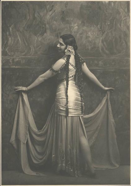 Ritratto femminile. Mata Hari