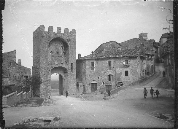 Veduta architettonica. Assisi - Porta S. Pietro