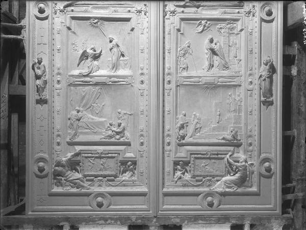 Riproduzione di opera d'arte. Scultura di Lodovico Pogliaghi: Porta centrale del Duomo di Milano - Modello in gesso