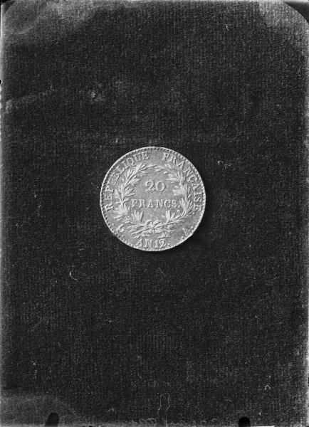 Riproduzione di oggetto. Moneta antica francese da 20 franchi - Verso
