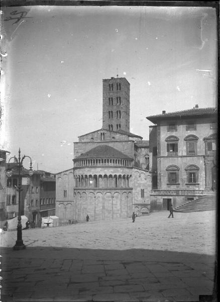 Veduta architettonica. Arezzo - Chiesa di S. Maria della Pieve - Abside e campanile
