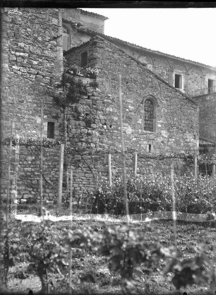 Veduta architettonica. Assisi - Convento di S. Damiano - Orto del cantico