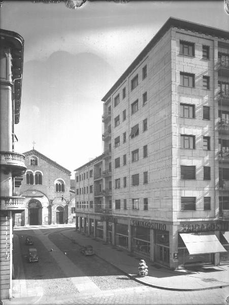 Veduta architettonica. Milano - Corso Garibaldi angolo via San Simpliciano - Basilica di San Simpliciano