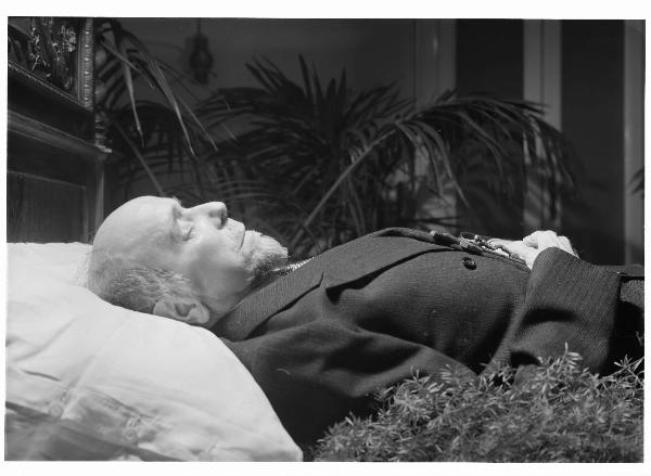 Ritratto maschile. Arturo Tosi sul letto di morte