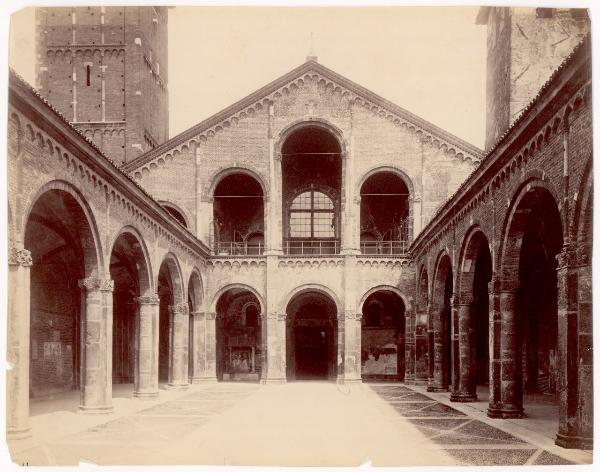 Milano - Basilica di Sant'Ambrogio - Atrio porticato e facciata