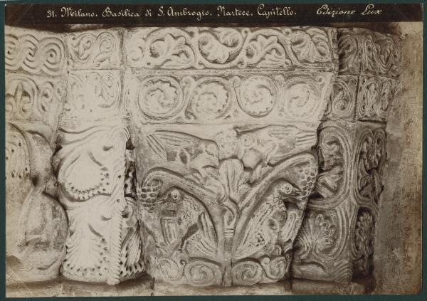 Scultura - Capitello romanico - Decorazioni fitomorfe e volatili - Milano - Basilica di Sant'Ambrogio - Nartece