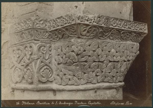 Scultura - Capitello romanico - Decorazioni fitomorfe - Milano - Basilica di Sant'Ambrogio - Nartece