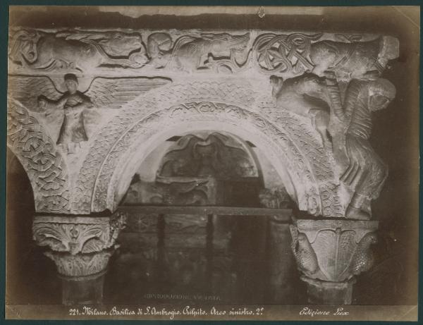 Architettura - Arcatella a rilievo - Decorazioni fitomorfe, zoomorfe, angelo e telamone - Milano - Basilica di Sant'Ambrogio - Ambone