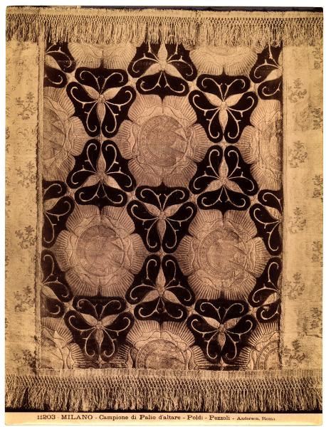 Milano - Museo Poldi Pezzoli - Frammento di paliotto d'altare, tessuto ricamato