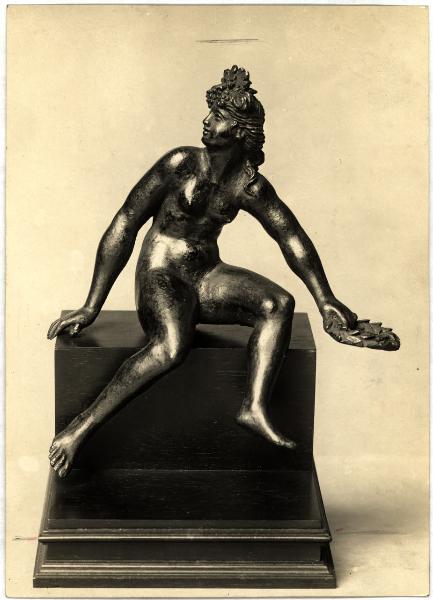 Vienna - Museo storico-artistico - Maestro padovano di fine XV secolo, figura femminile, statuetta in bronzo