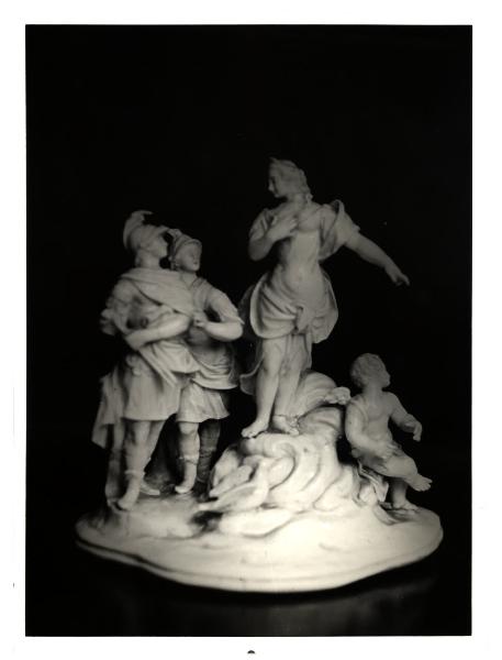 Lovere - Museo Tadini - Composizione di figure in porcellana d'Este (sec - XVIII)