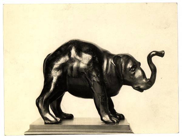 Vienna - Kunsthistoriches Museum - Maestro dell'Italia centrale del XVI secolo, elefante, scultura in bronzo