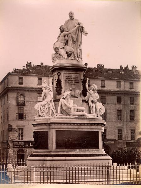 Monumento celebrativo - Monumento a Cavour - Giovanni Duprè - Torino - Piazza Carlina