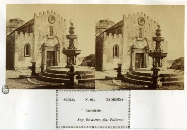 Taormina - Cattedrale - Facciata e piazza antistante